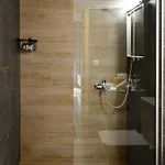 Twin Superior Suites-2nd Floor-balcony-250m Metro Station Apartment Thessaloniki