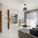 Twin Superior Suites-2nd Floor-balcony-250m Metro Station Apartment