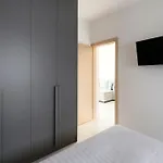 Twin Superior Suites-2nd Floor-balcony-250m Metro Station *