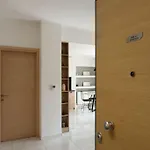 Twin Superior Suites-2nd Floor-balcony-250m Metro Station Διαμέρισμα