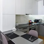 Twin Superior Suites-2nd Floor-balcony-250m Metro Station * Thessaloniki