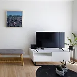 Διαμέρισμα Twin Superior Suites-2nd Floor-balcony-250m Metro Station Θεσσαλονίκη