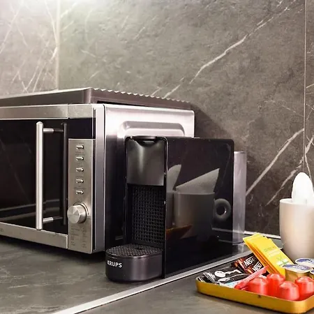 Twin Superior Suites-2nd Floor-balcony-250m Metro Station *