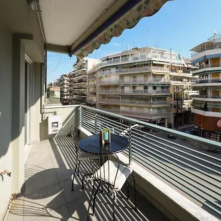Twin Superior Suites-2nd Floor-balcony-250m Metro Station * Saloniki
