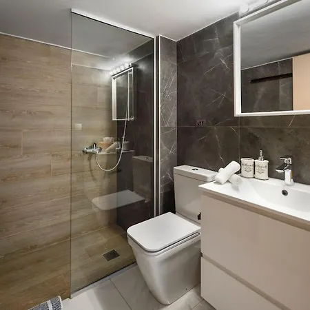 Twin Superior Suites-2nd Floor-balcony-250m Metro Station Saloniki
