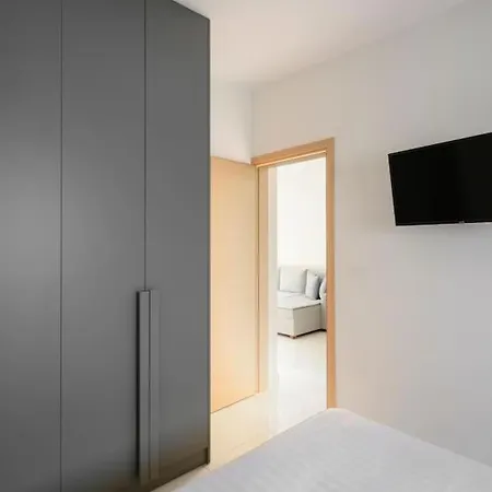 Apartment Twin Superior Suites-2nd Floor-balcony-250m Metro Station *