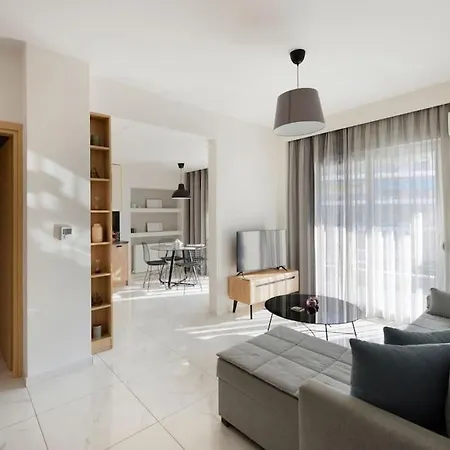 Twin Superior Suites-2nd Floor-balcony-250m Metro Station Apartament