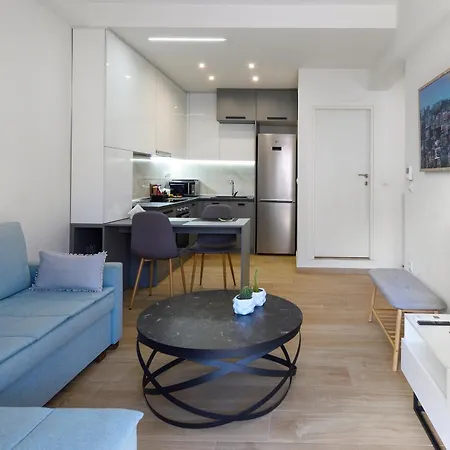 Twin Superior Suites-2nd Floor-balcony-250m Metro Station *