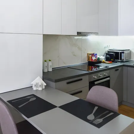 Twin Superior Suites-2nd Floor-balcony-250m Metro Station 아파트 *