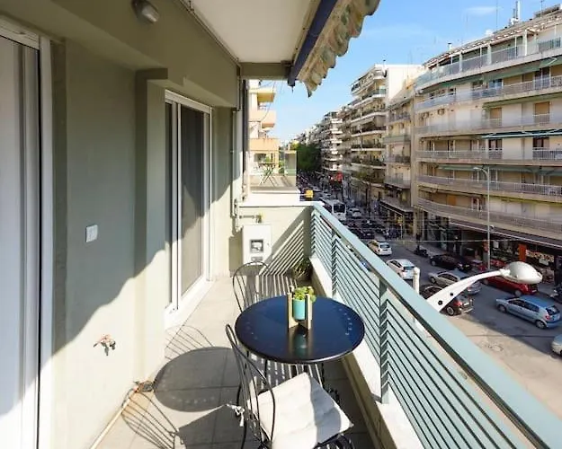 Twin Superior Suites-2nd Floor-balcony-250m Metro Station *