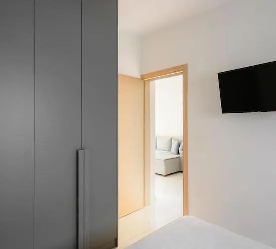Apartment Twin Superior Suites-2nd Floor-balcony-250m Metro Station *