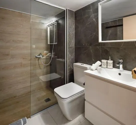 Twin Superior Suites-2nd Floor-balcony-250m Metro Station Thessaloniki