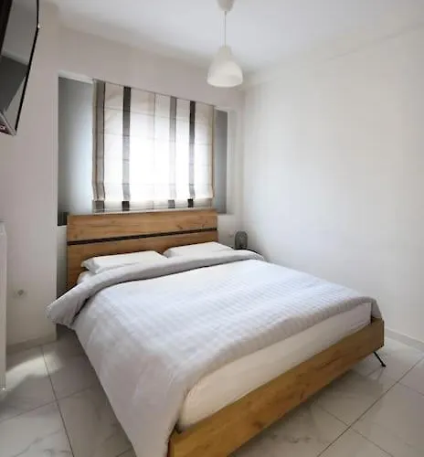 Twin Superior Suites-2nd Floor-balcony-250m Metro Station * Salonic