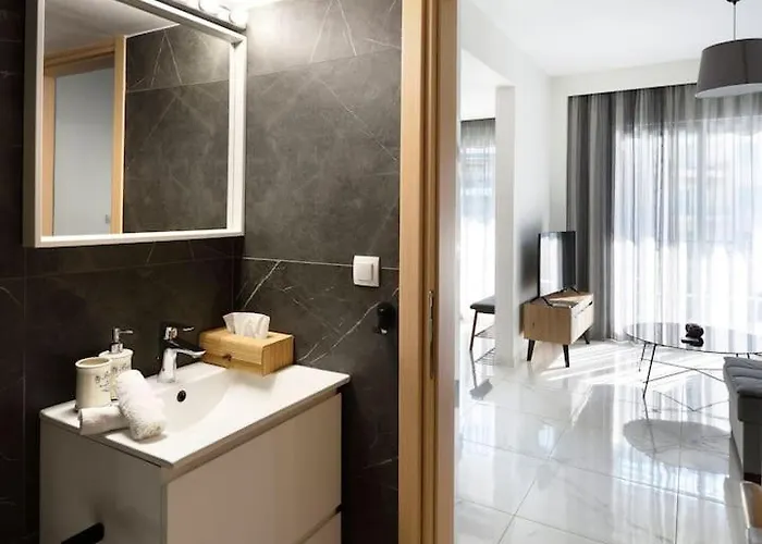 Twin Superior Suites-2nd Floor-balcony-250m Metro Station