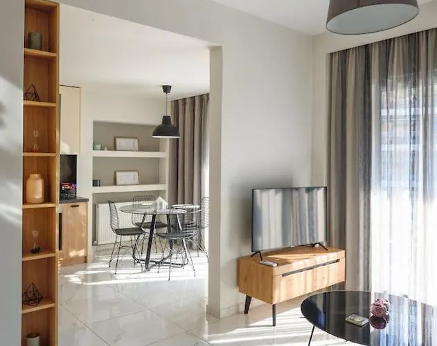 Twin Superior Suites-2nd Floor-balcony-250m Metro Station Salonic
