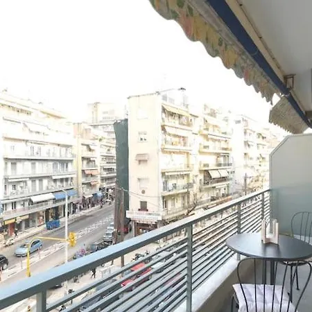 Twin Superior Suites-2nd Floor-balcony-250m Metro Station Thessaloníki