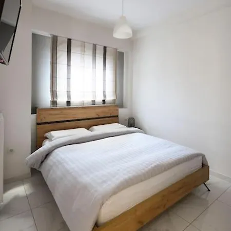 Twin Superior Suites-2nd Floor-balcony-250m Metro Station * Thessaloníki