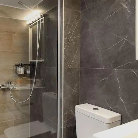 Twin Superior Suites-2nd Floor-balcony-250m Metro Station Lejlighed Thessaloníki