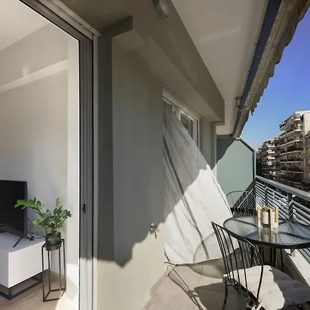 Twin Superior Suites-2nd Floor-balcony-150m Metro Station 아파트 테살로니키