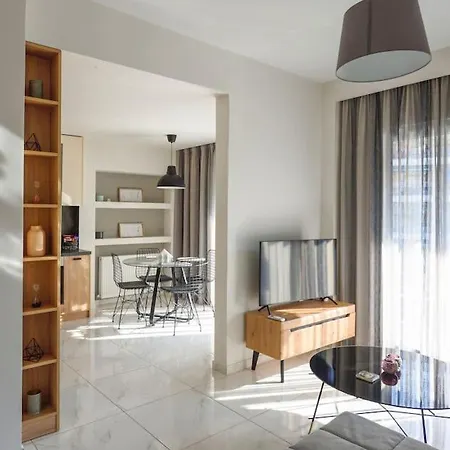 Twin Superior Suites-2nd Floor-balcony-250m Metro Station Thessaloníki