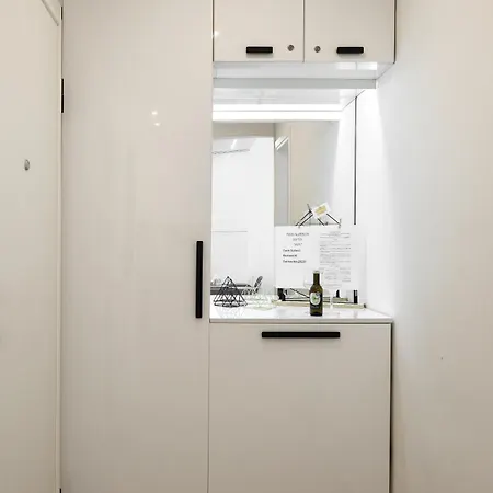 Twin Superior Suites-2nd Floor-balcony-250m Metro Station