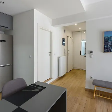 Twin Superior Suites-2nd Floor-balcony-250m Metro Station Thessaloníki